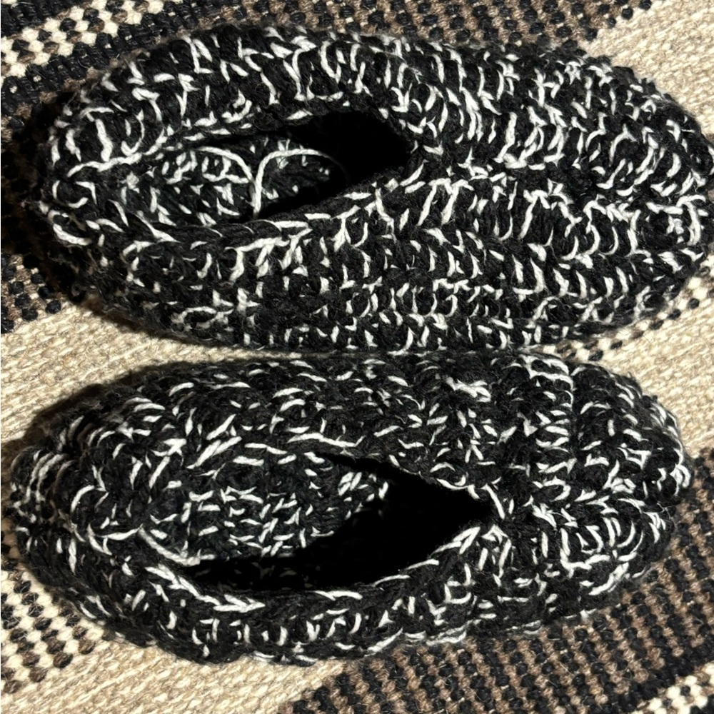 Handmade crochet slippers (it could be any other color just tell me which one!)